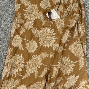 Novella Royale Iris Bells like new in Golden Dahlia. LG